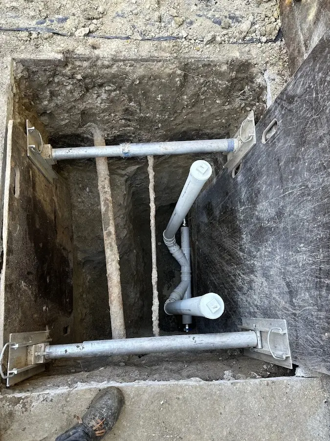 Experienced plumber completing Drain Cleaning work in Charlotte Harbor
